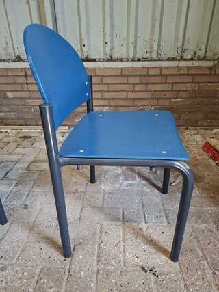 Ca. 27x Stapelbare kantinestoel